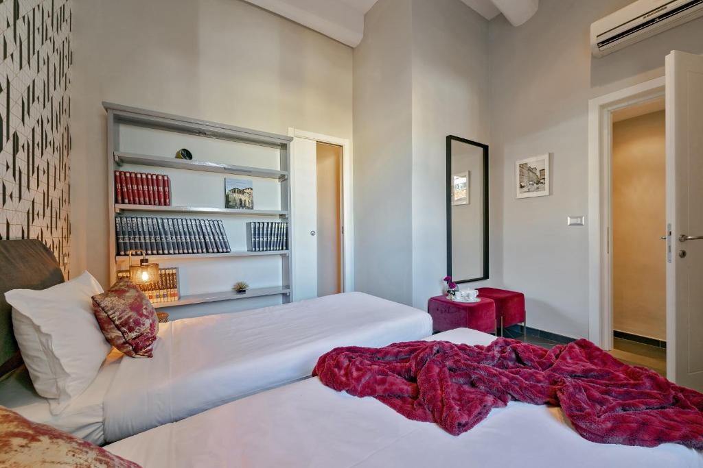 Апартаменты (Апартаменты с 3 спальнями и террасой - Via Sant' Antonino 27), Apartments Florence- Duomo