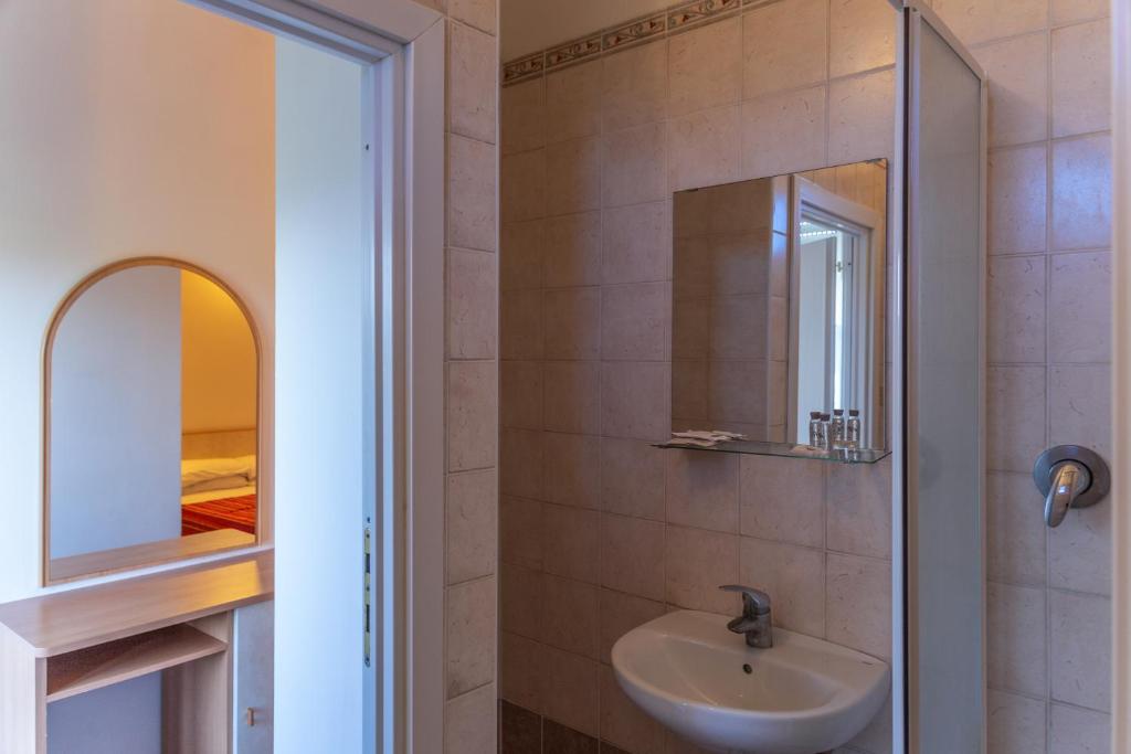 Двухместный (Двухместный номер с 1 кроватью с видом на море) отеля Hotel Beverly, Римини