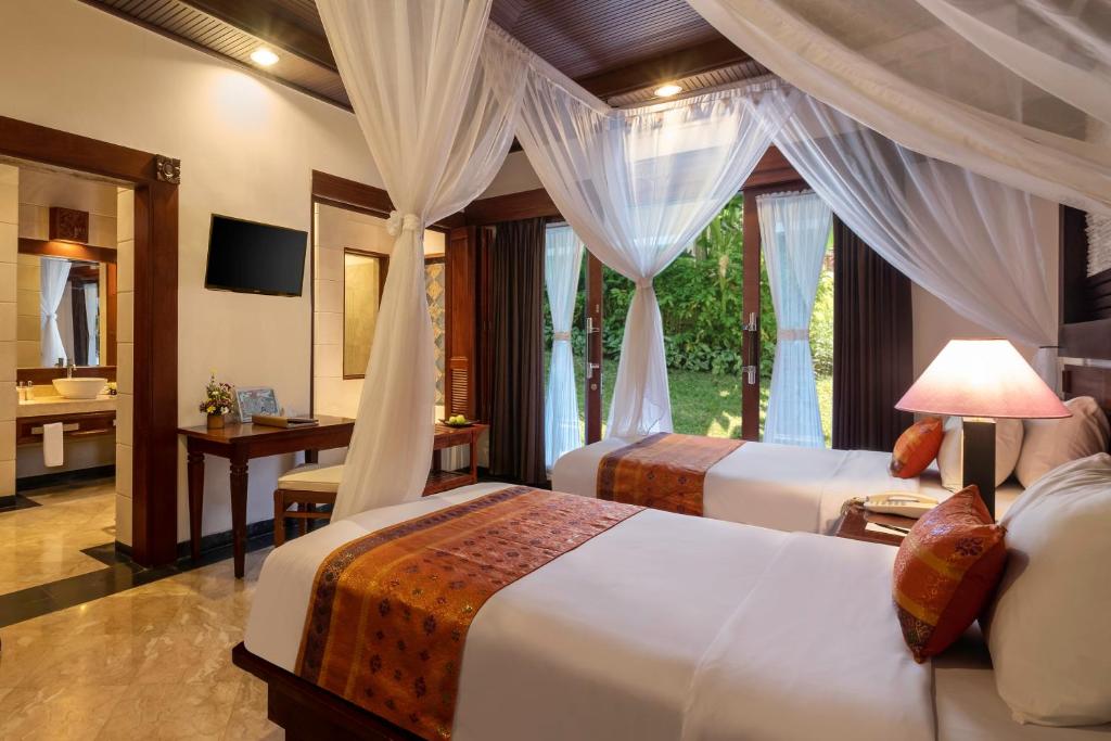 Двухместный (Двухместный номер Делюкс с 1 кроватью или 2 отдельными кроватями и балконом) курортного отеля Bali Tropic Resort & Spa, Нуса Дуа