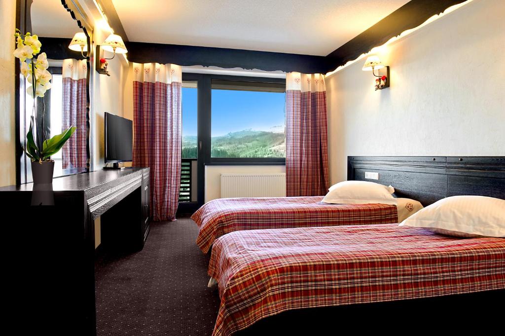 Двухместный (Двухместный номер с 2 отдельными кроватями - Бесплатный доступ в спа-центр) отеля Domeniul Dornei, Ватра-Дорней