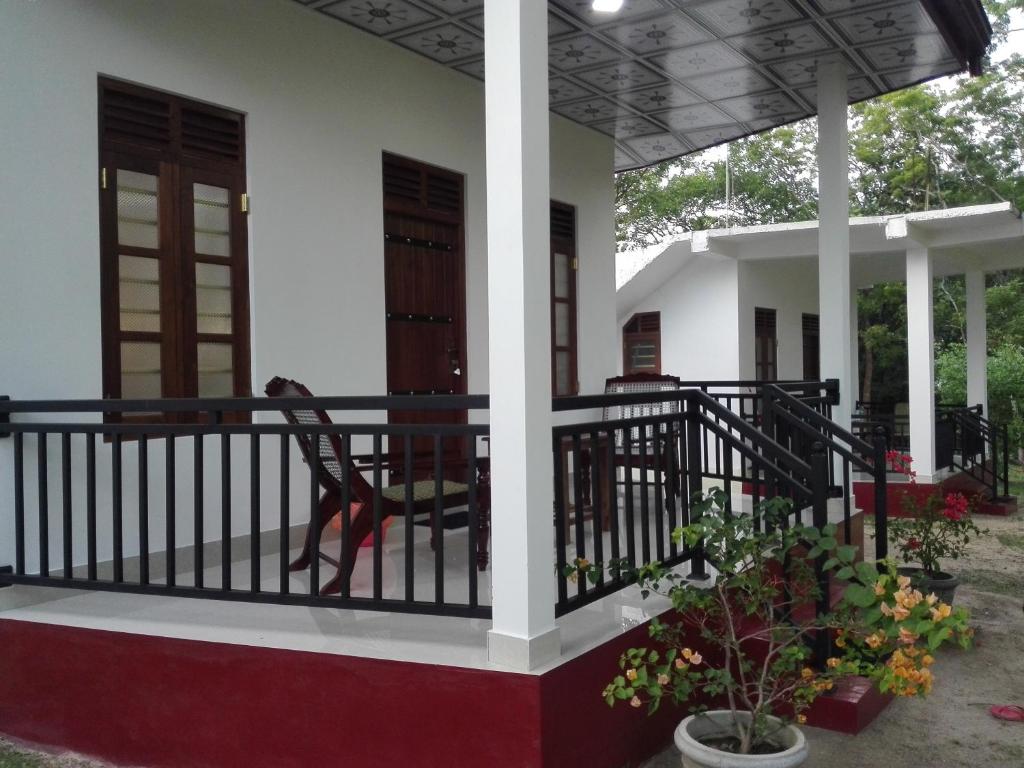 Двухместный (Двухместный номер Делюкс с 1 кроватью) гостевого дома Calm Garden Cabanas, Тангалла