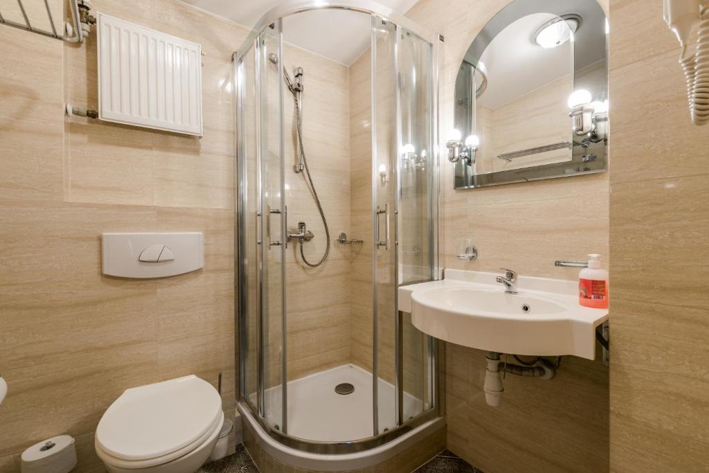 Одноместный (Одноместный номер с собственной ванной комнатой) апарт-отеля Montemarco, Варшава