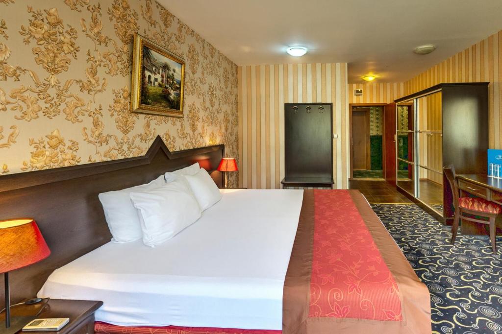 Двухместный (Двухместный номер Делюкс с 1 кроватью или 2 отдельными кроватями) отеля Hotel Montecito, София