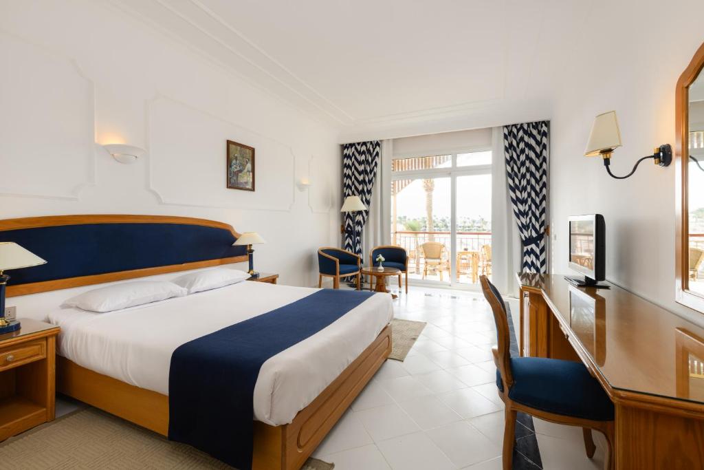 Двухместный (Двухместный номер с 1 кроватью или 2 отдельными кроватями и видом на бассейн) курортного отеля Desert Rose Resort, Хургада