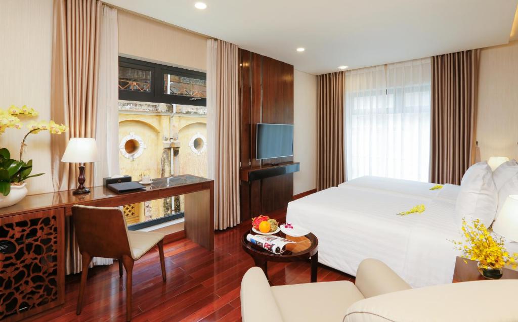 Двухместный (Улучшенный двухместный номер с 1 кроватью или 2 отдельными кроватями) отеля Orchids Saigon Hotel, Хошимин