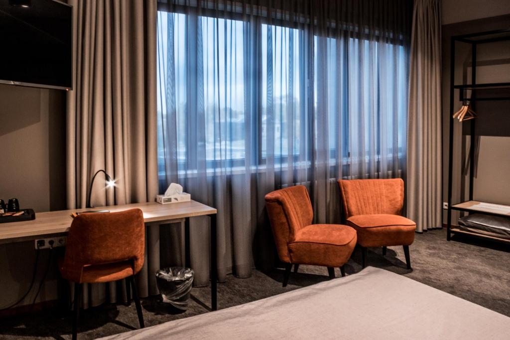 Двухместный (Улучшенный двухместный номер с 2 отдельными кроватями) отеля Hotel ten Cate Emmen, Гронинген