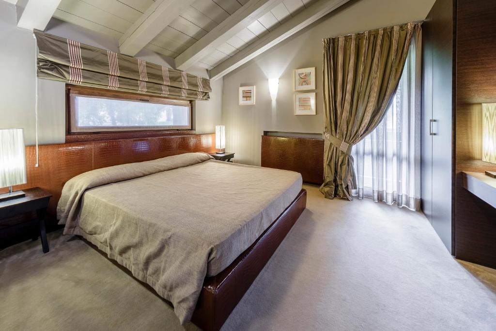Сьюит (Улучшенный люкс (для 2 взрослых и 2 детей)) отеля Hotel Lajadira & Spa, Кортина-д'Ампеццо