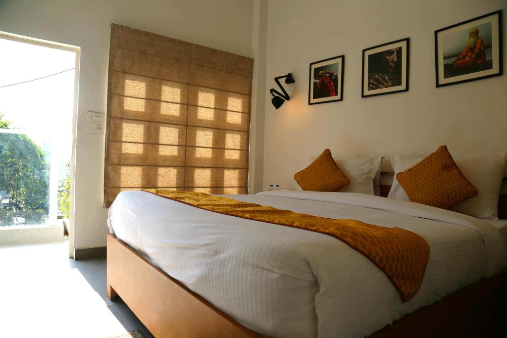 Двухместный (Standard Queen Room (Early check in at 9am, subject to availability & 10% discount on F&B)), Stay Banaras