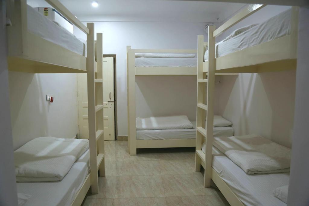 Номер (Female Dormitory Room (Early check in at 9am, subject to availability & 10% discount on F&B)) отеля Stay Banaras, Варанаси