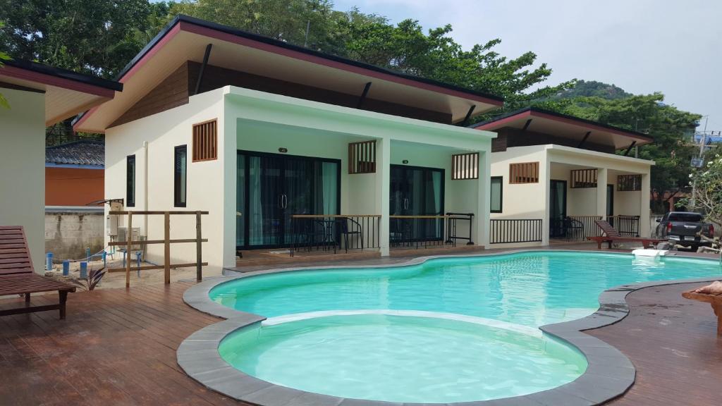 Двухместный (Номер с кроватью размера «king-size» и видом на бассейн) курортного отеля JP Resort Koh Tao, Ко Тао