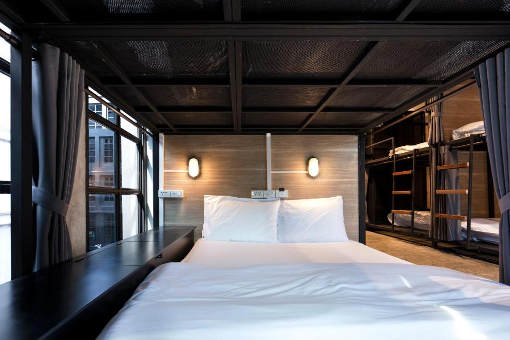 Номер (Двуспальная кровать в общем номере для мужчин и женщин с 10 кроватями) хостела BED STATION Hostel Khaosan, Бангкок