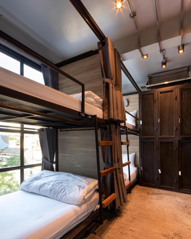 Номер (Спальное место в общем номере для мужчин и женщин с 12 кроватями) хостела BED STATION Hostel Khaosan, Бангкок
