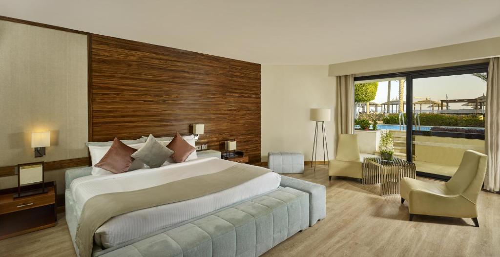 Сьюит (Королевский люкс с выходом к бассейну) курортного отеля Coral Sea Sensatori Resort, Шарм-эль-Шейх