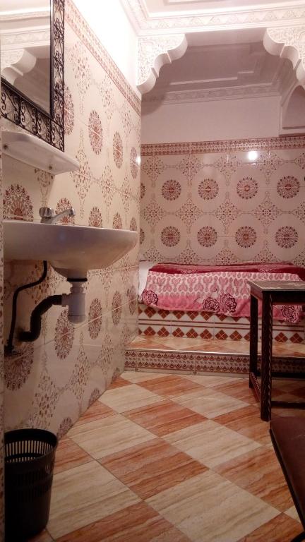 Двухместный (Двухместный номер с 1 кроватью и общей ванной комнатой) отеля Hotel Medina, Марракеш