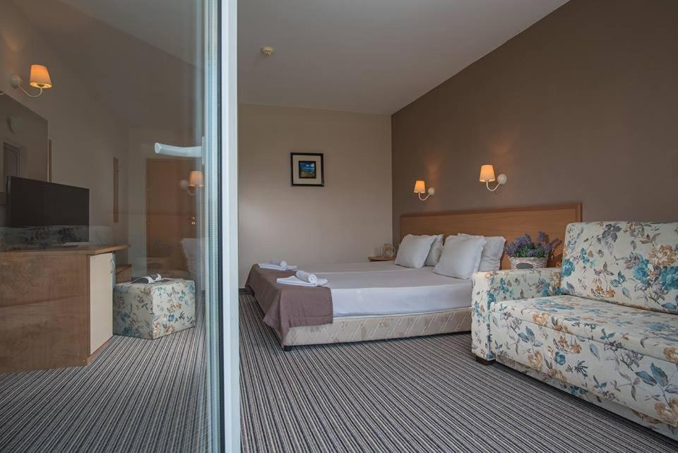 Двухместный (Трехместный номер Делюкс с видом на море) отеля Hotel Eskada Beach - Все включено, Ахтопол