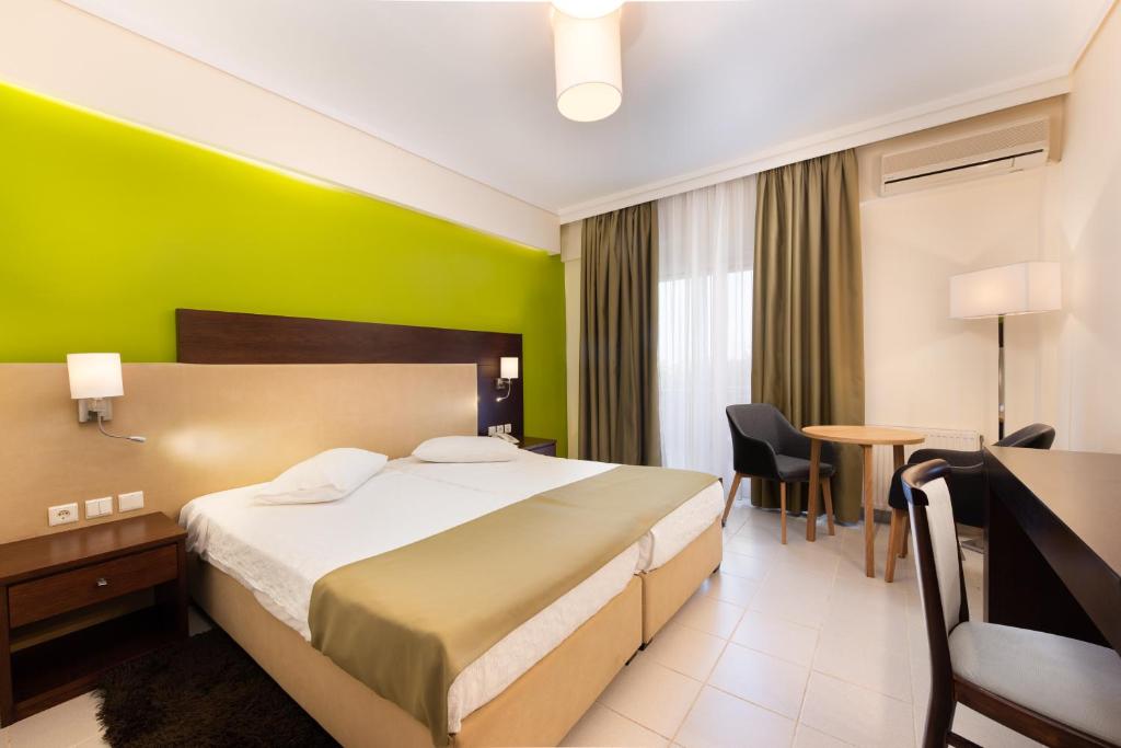 Двухместный (Эксклюзивный двухместный номер с 1 кроватью или 2 отдельными кроватями и видом на море) отеля Heliotrope Hotels, Митилини