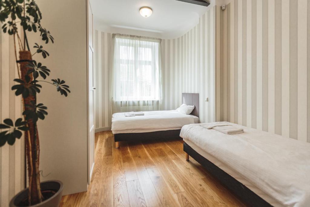 Апартаменты (Апартаменты с 2 спальнями и балконом), Riga Lux Apartments - Skolas