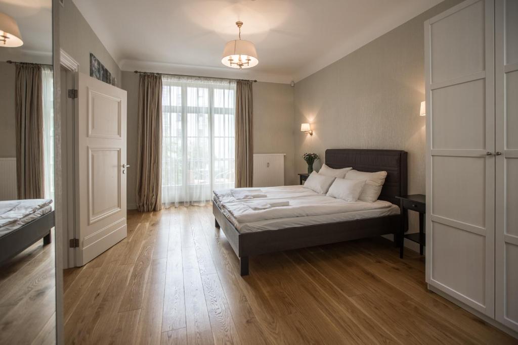 Апартаменты (Апартаменты с 2 спальнями и балконом), Riga Lux Apartments - Skolas