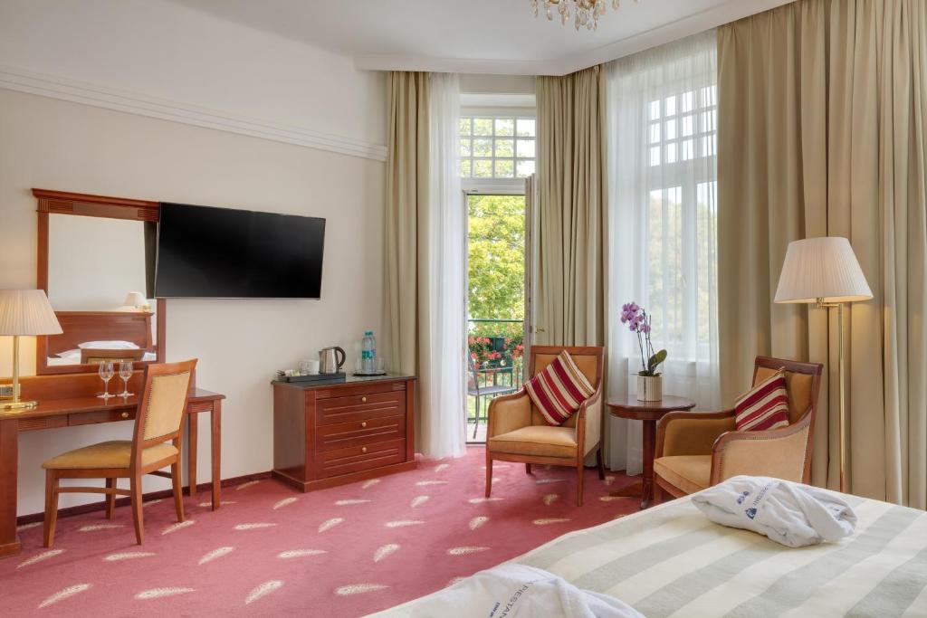 Двухместный (Двухместный номер Делюкс с 1 кроватью) отеля Danubius Health Spa Resort Hotel Thermia Palace, Пьештяни
