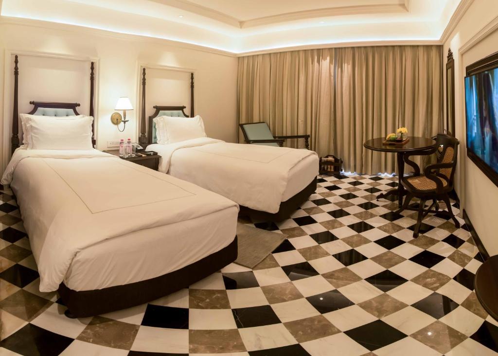 Двухместный (Luxury Room Various View  Twin Bed) отеля Taj Bengal, Калькутта