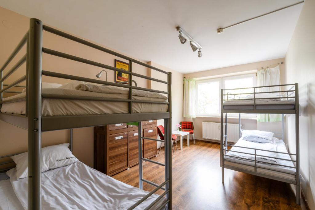 Номер (Спальное место на двухъярусной кровати в общем номере для мужчин и женщин) хостела Stara Praga Południe, Варшава