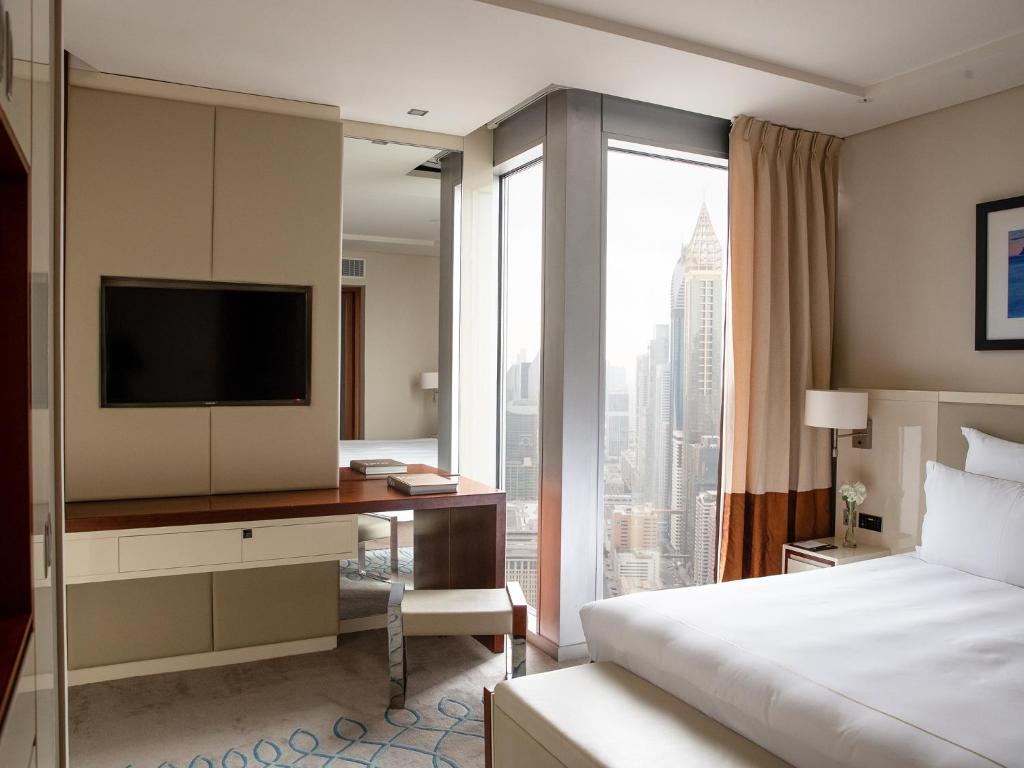 Сьюит (Полулюкс с бесплатным завтраком, фирменным послеобеденным чаем, вечерним закатом, легкими закусками и канапе) отеля Jumeirah Emirates Towers, Дубай