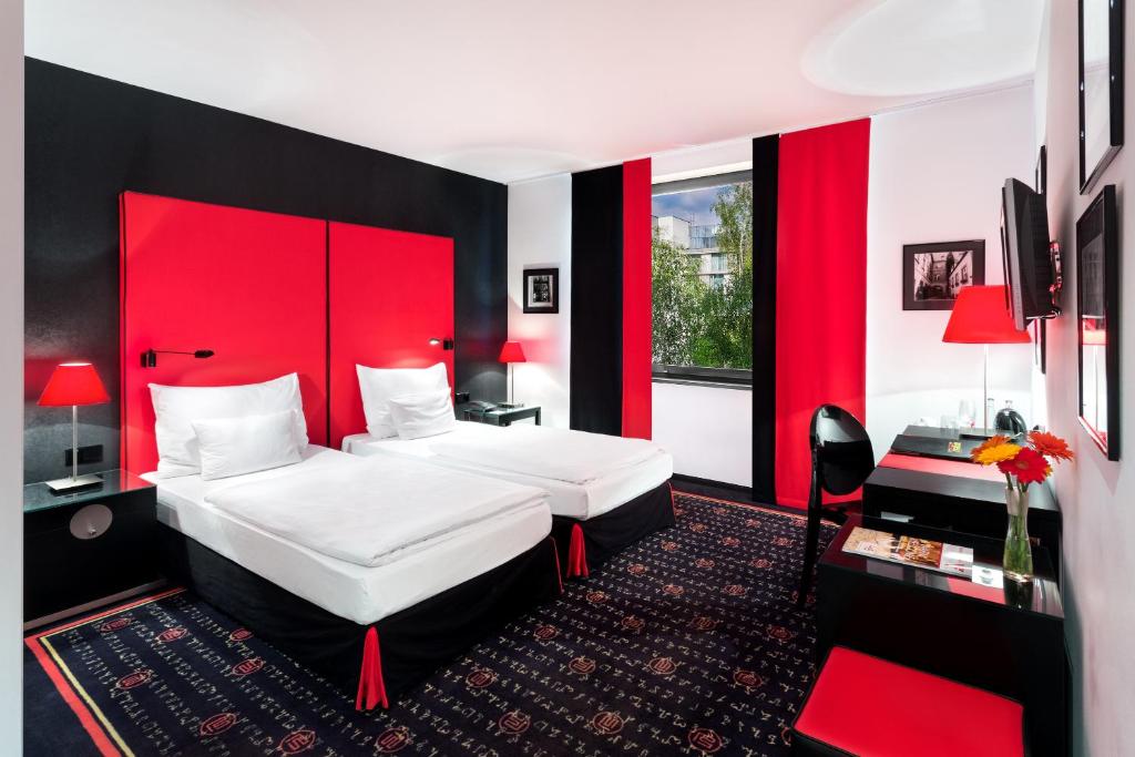 Двухместный (Улучшенный двухместный номер с 1 кроватью или 2 отдельными кроватями (приветственный ужин включен)) отеля angelo by Vienna House Prague, Прага