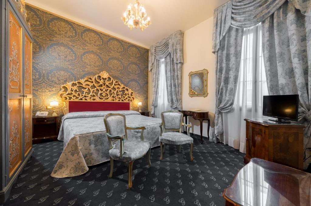 Двухместный (Номер Делюкс с кроватью размера «king-size») отеля Hotel Giorgione, Венеция