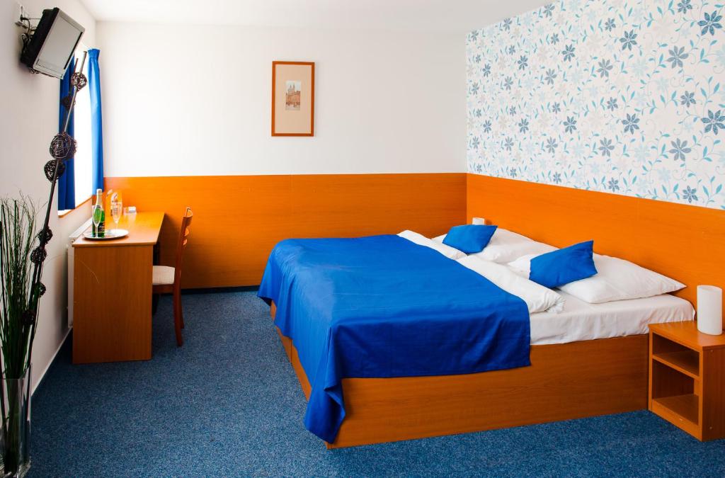 Двухместный (Специальное предложение - Двухместный номер с 1 кроватью или 2 отдельными кроватями и пакетом спа-услуг) отеля Adeba Hotel, Прага