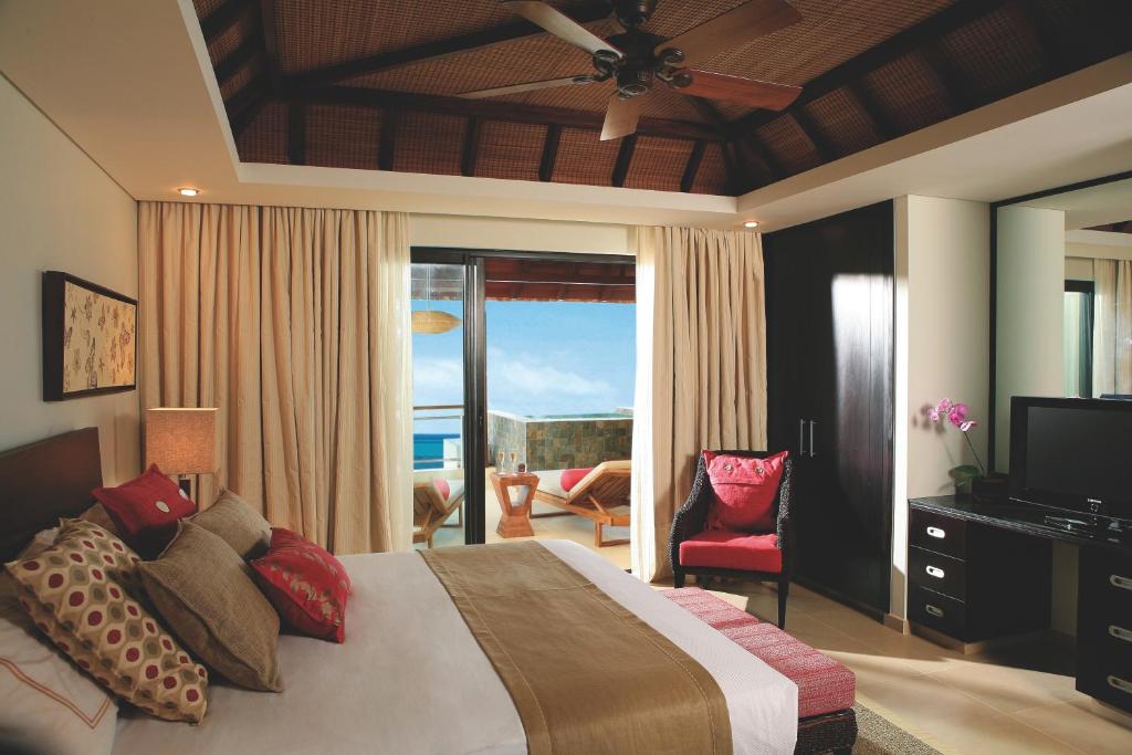 Сьюит (Люкс «Престиж» с 1 спальней, вид на море) курортного отеля Anahita Golf & Spa Resort, Тру д'О Дус