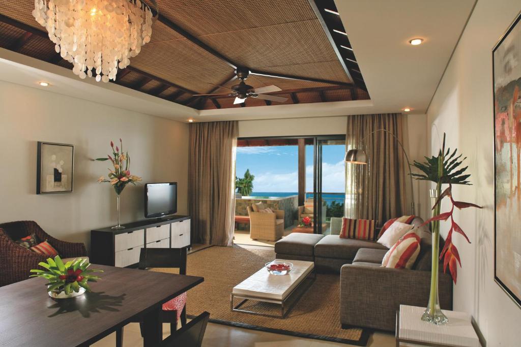 Двухместный (Люкс «Престиж» с 1 спальней, вид на поле для гольфа) курортного отеля Anahita Golf & Spa Resort, Тру д'О Дус
