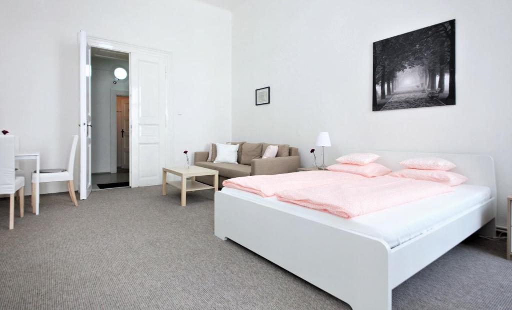 Апартаменты (Апартаменты с 3 спальнями) апарт-отеля Aparthotel Wenceslas, Прага