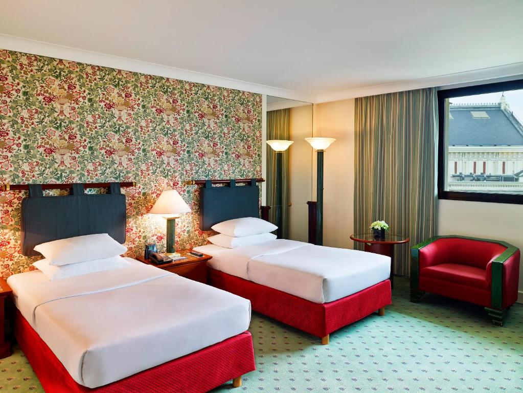 Трехместный (Двухместный номер Делюкс Hilton с 2 отдельными кроватями) отеля Hilton Hanoi Opera, Ханой