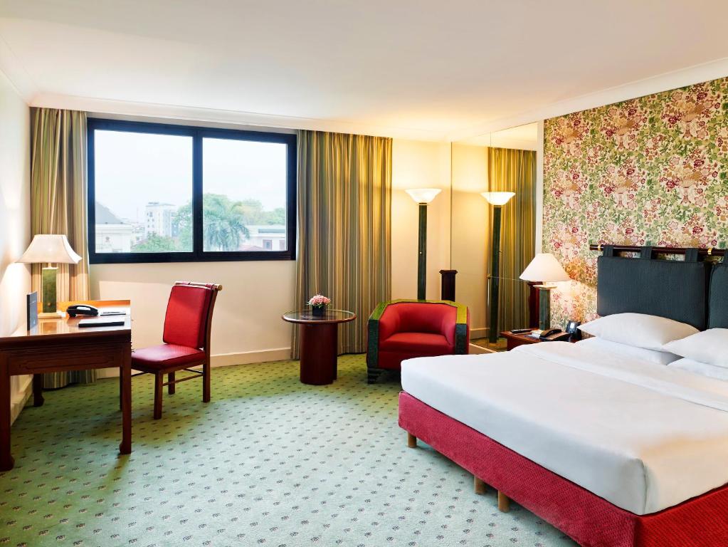 Трехместный (Номер Hilton Делюкс с кроватью размера «king-size» или двуспальной кроватью) отеля Hilton Hanoi Opera, Ханой