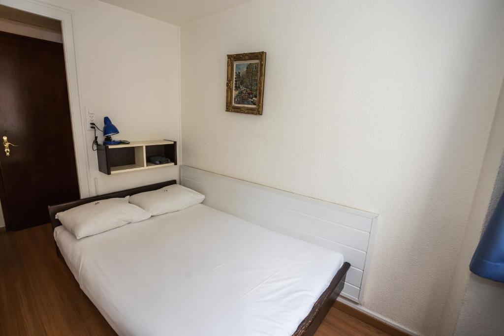 Двухместный (Двухместный номер с 1 кроватью и общей ванной комнатой) отеля Hotel St. Gervais, Женева