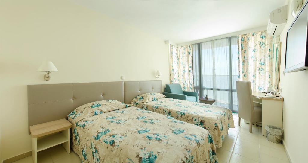 Двухместный (Двухместный номер с 2 отдельными кроватями и видом на парк) отеля Hotel Boryana - All Inclusive, Албена