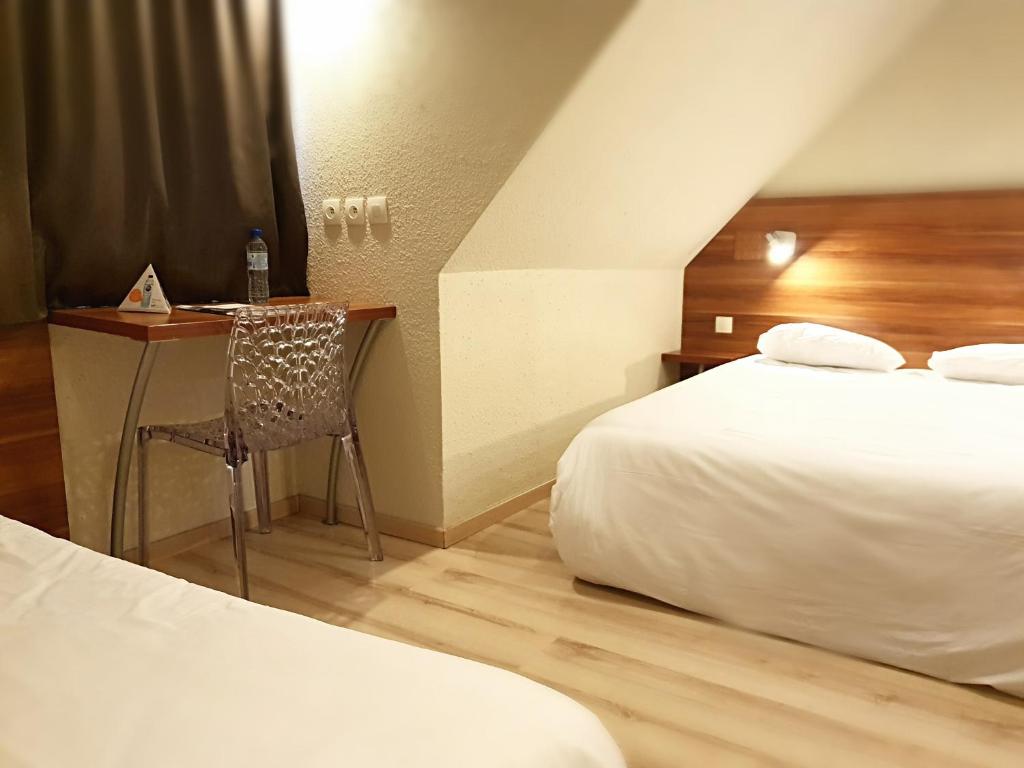 Трехместный (Трёхместный номер с 3 односпальными кроватями) отеля Brit Hotel Primo Colmar Centre, Кольмар