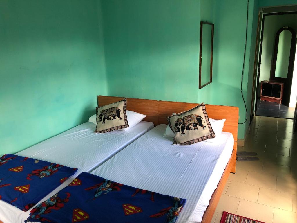 Трехместный (Стандартный трехместный номер с собственной ванной комнатой вне номера) отеля Araliya Holiday Bungalow, Канди
