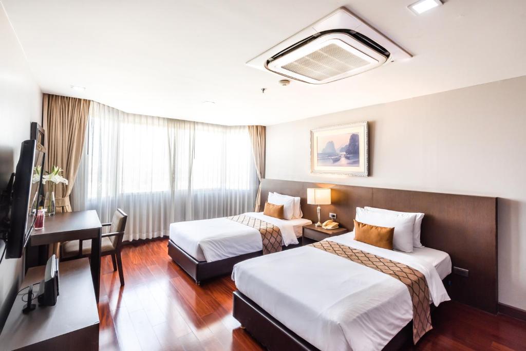 Сьюит (Люкс с 3 спальнями) отеля Royal Suite Hotel Bangkok, Бангкок