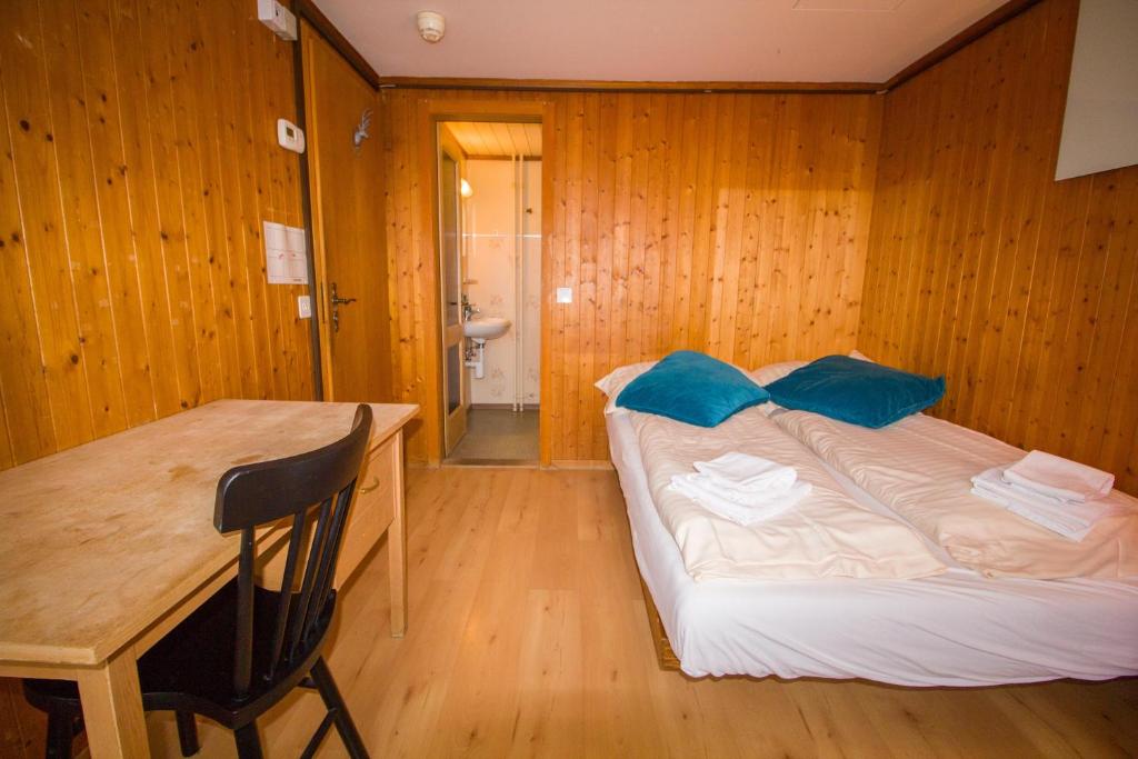 Двухместный (Двухместный номер с 1 кроватью и собственной ванной комнатой) отеля Hotel Hornerpub, Лаутербруннен