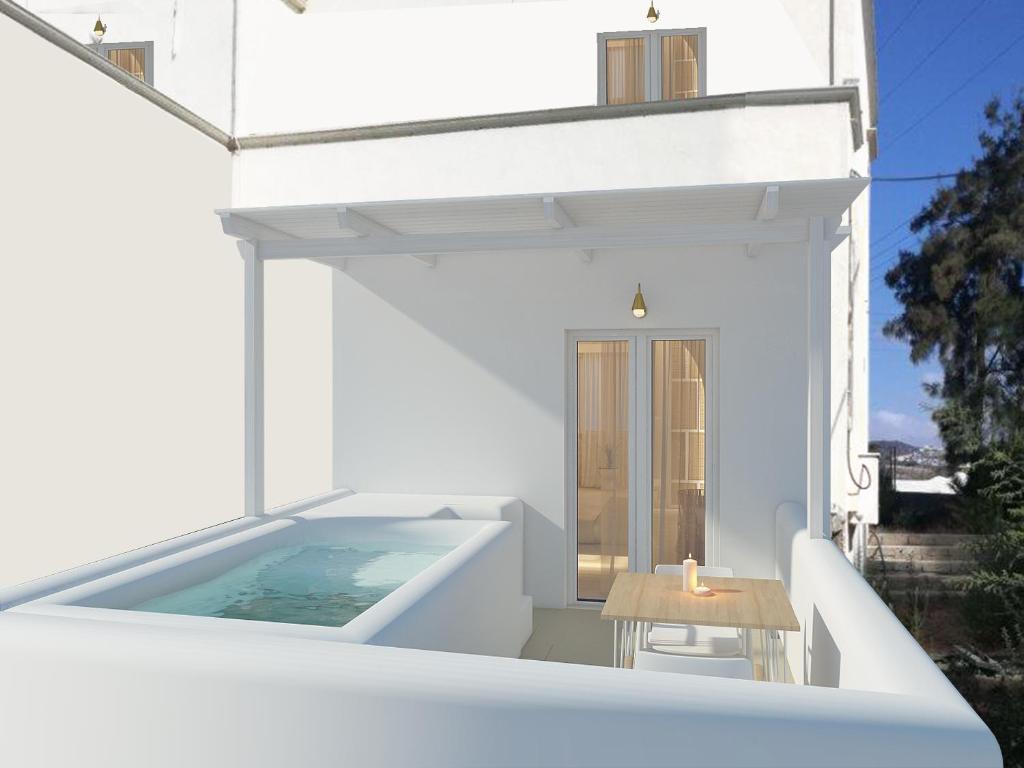 Сьюит (Executive Suite with Outdoor Hot Tub and Sea View) отеля Petri Suites, Периволос