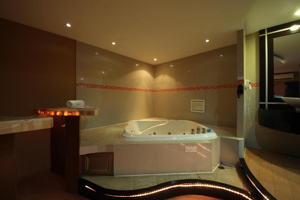 Сьюит (Люкс с гидромассажной ванной) отеля Suites Xiu, Веракрус