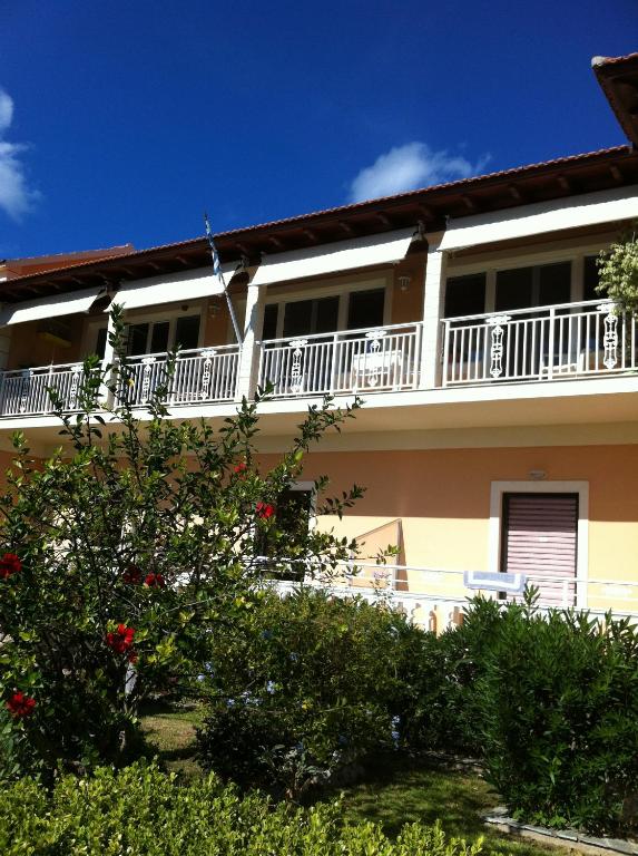 Студио (Номер-студио с балконом) курортного отеля Eleni Apartments with garden and terrace, Ариллас