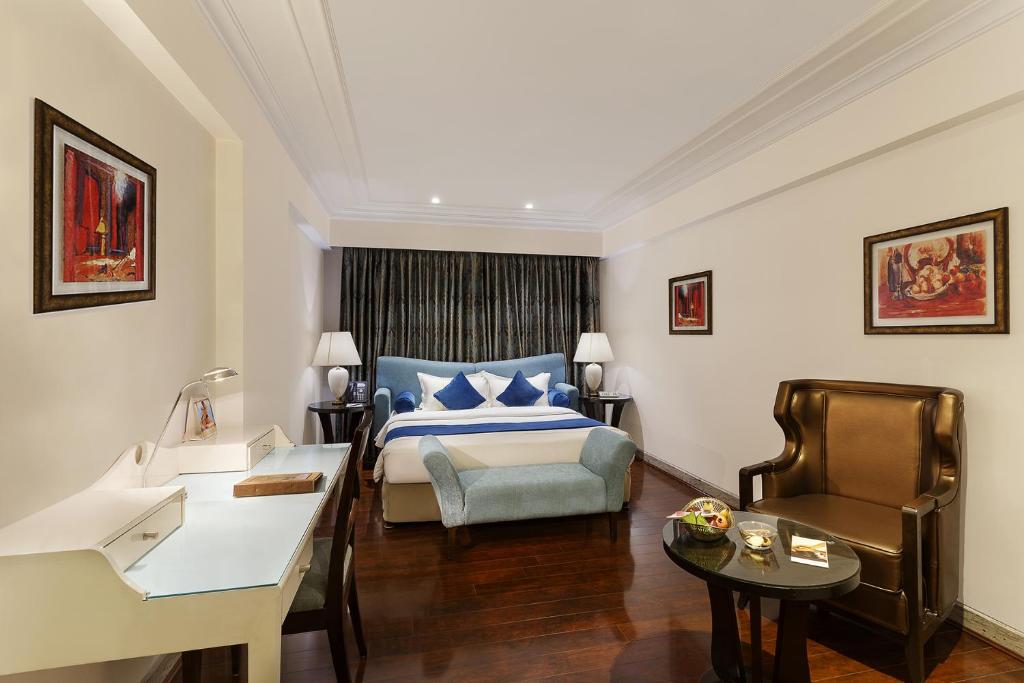 Двухместный (Deluxe Double Room - Book & Unlock Exclusive Deals) отеля LA Marvella A Sarovar Premiere Hotel, Бангалор