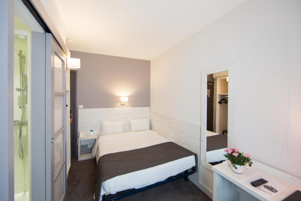 Двухместный (Небольшой двухместный номер с 1 кроватью) отеля Hotel Cannes Croisette, Канны