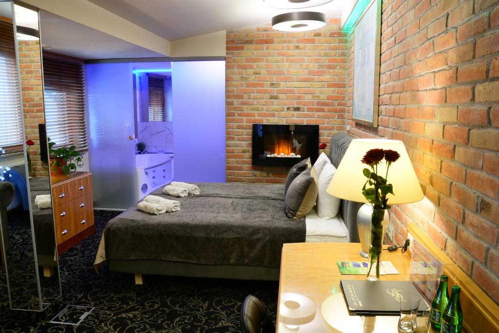 Апартаменты (Апартаменты Делюкс с камином и гидромассажной ванной) отеля Best Hotel Agit Congress&Spa, Люблин