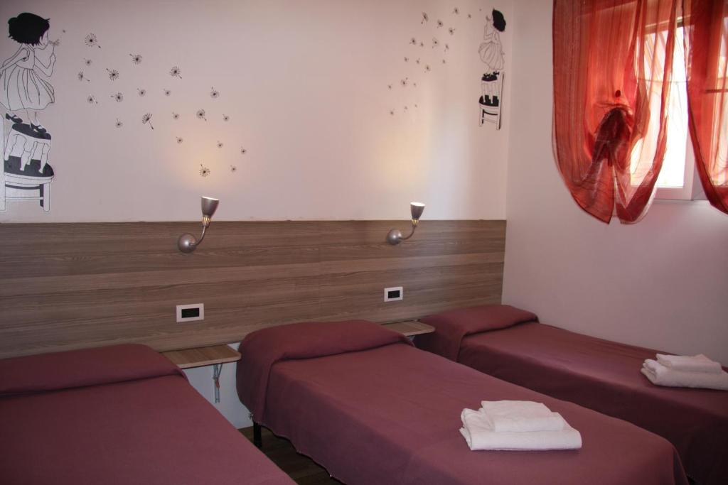 Семейный (Семейный номер с ванной комнатой) отеля Hotel Adelchi, Милан