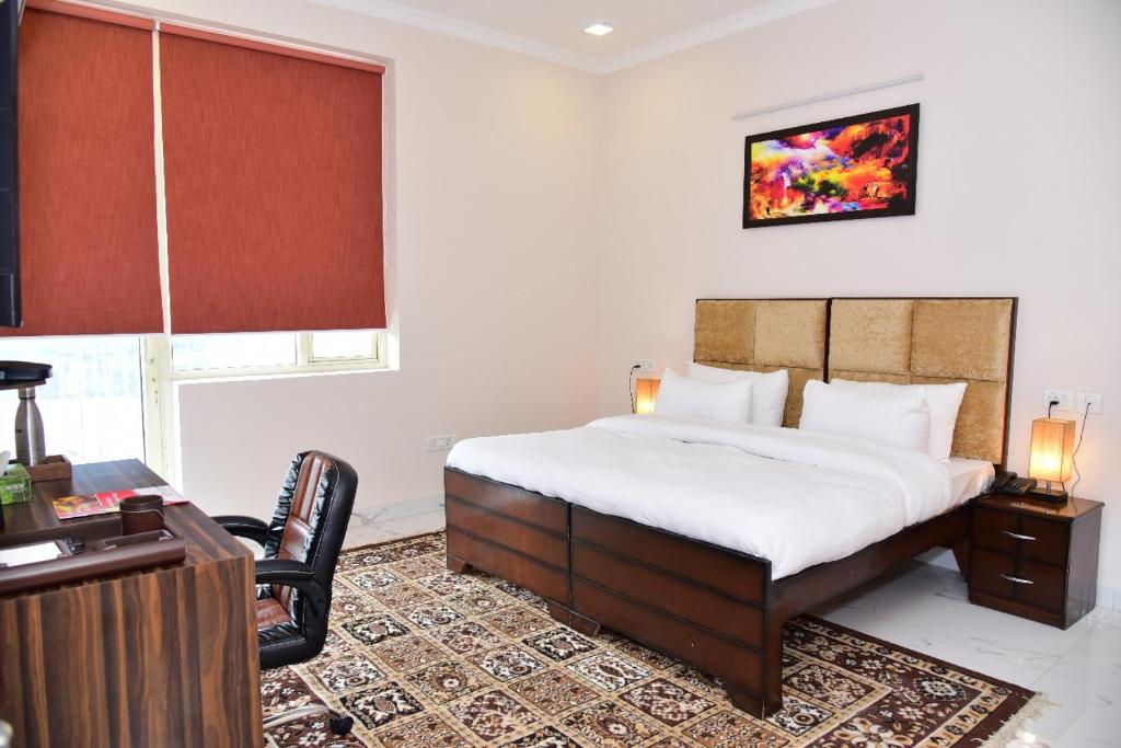 Двухместный (Двухместный номер Делюкс с 1 кроватью) отеля Arkaya Inn, Гургаон