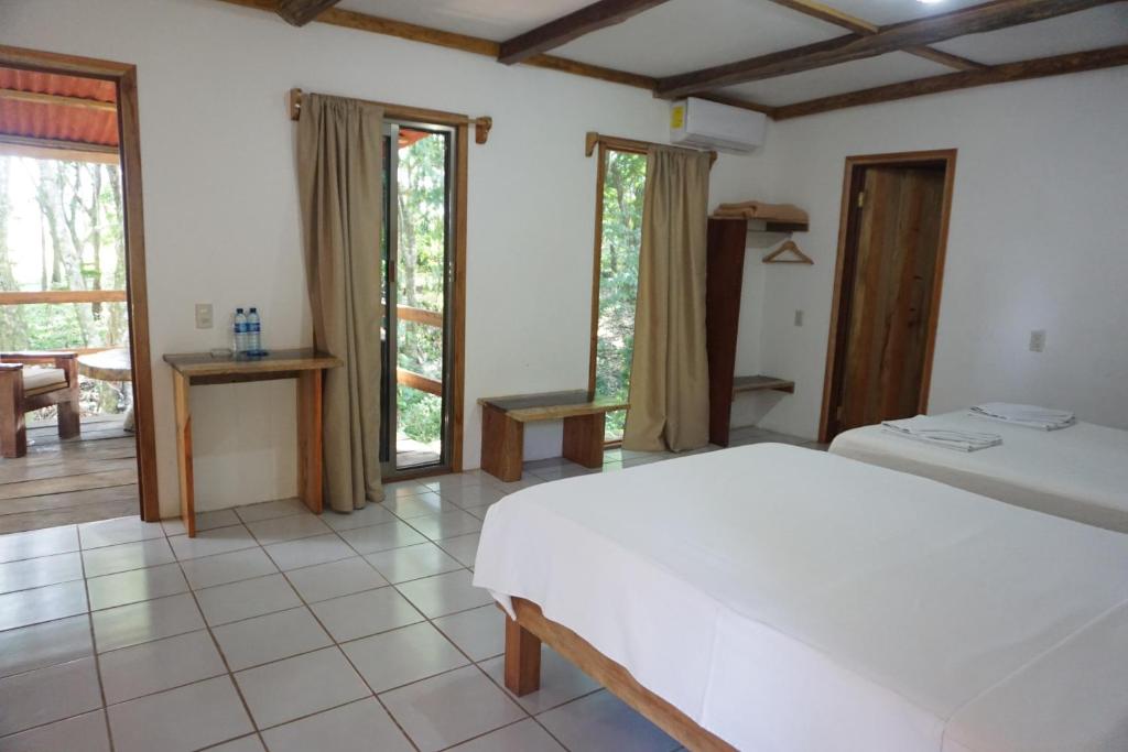Двухместный (Двухместный номер с 2 отдельными кроватями) отеля Hotel Cabañas Safari, Паленке