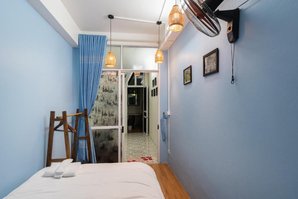 Двухместный (Двухместный номер с 1 кроватью и общей ванной комнатой) семейного отеля Nusmile's Homestay & Travel, Ханой